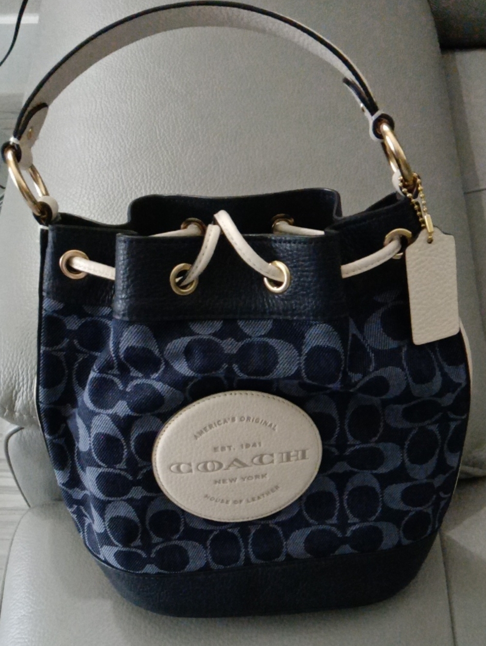 NEW COACH Navy Signature Bucket Bag with Cream Accents NWOT